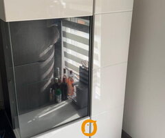 Prodaje se TV komoda sa 2 vetrine