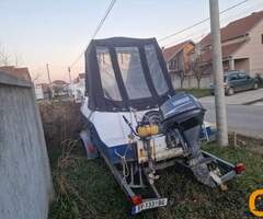 Prodajem camac sa motorom i prikolicom