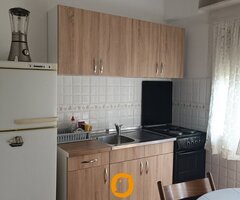 Izdajem renoviran 1.0 stan u Paviljonima, 35 m2