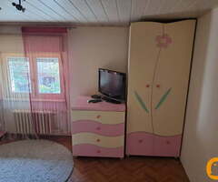 Izdajem sobu na Bežanijskoj Kosi, Novi Beograd