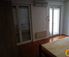 Izdajem dva lepa stana, okolina restorana Dedinje