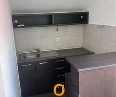 Izdajem kuću u Zemunu, na odličnoj lokaciji, u ulici Mozerova