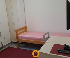 Zemun, Nova Galenika, izdajem sobu za zaposlenu osobu